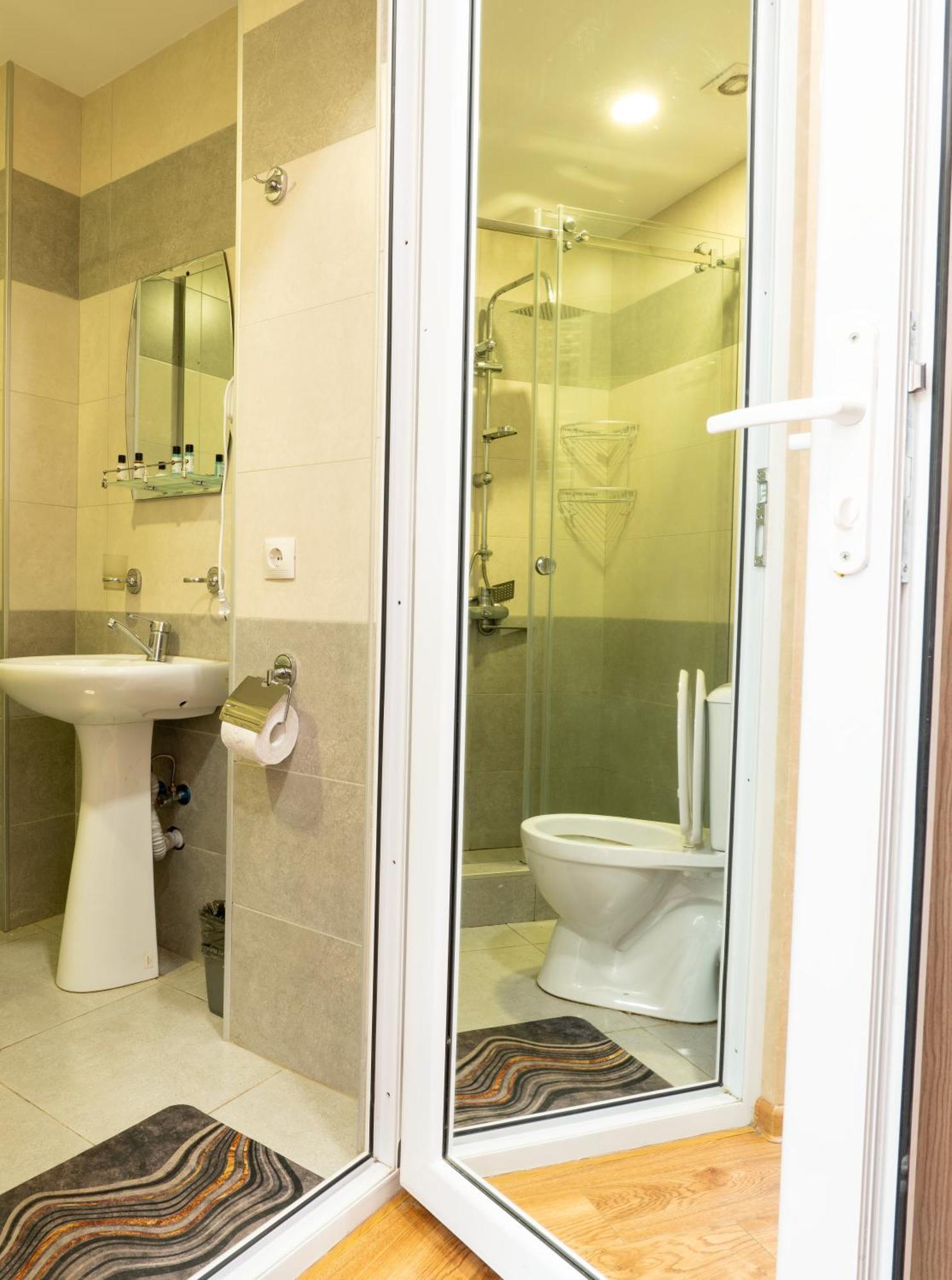 Hotel A&K Tbiliszi Kültér fotó